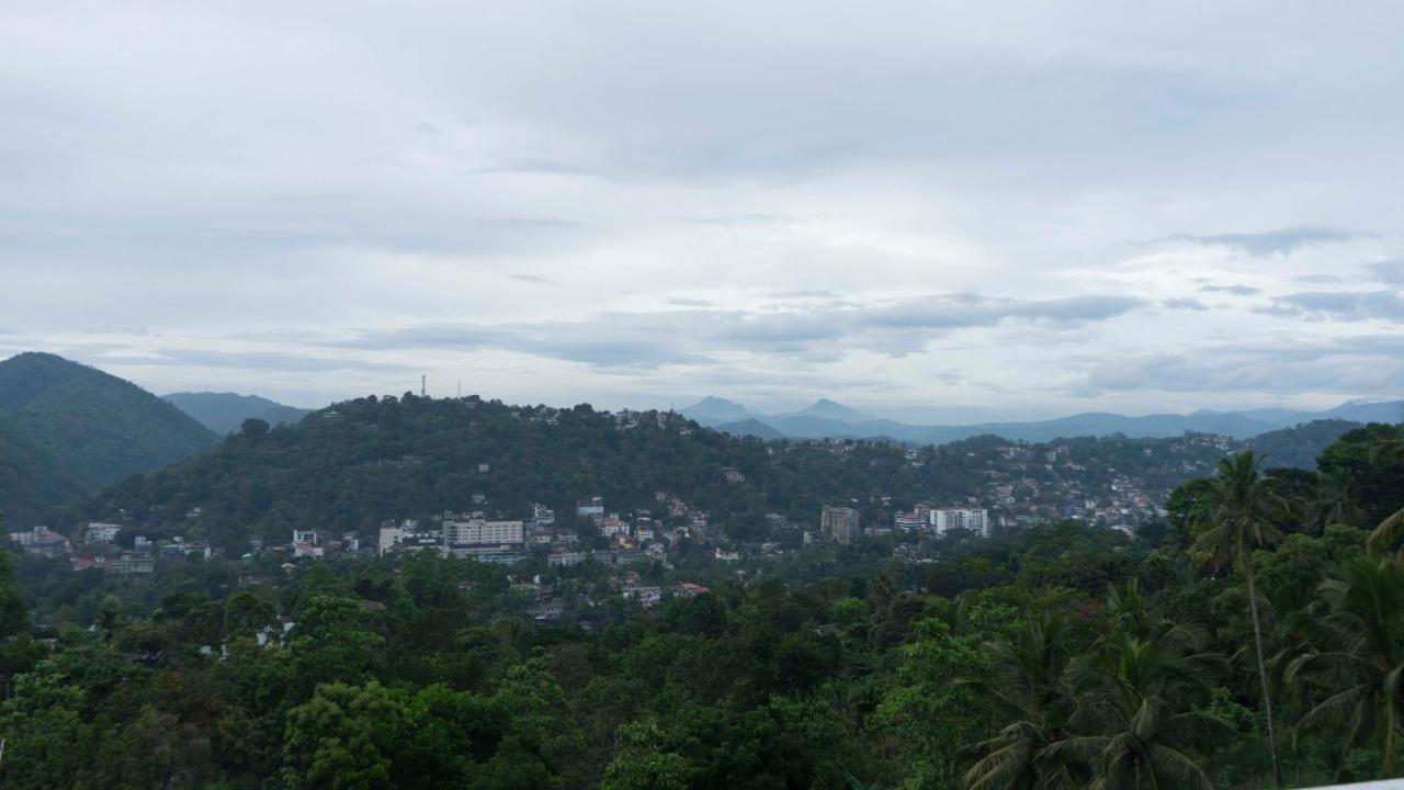 Amandara Hills Канди Екстериор снимка