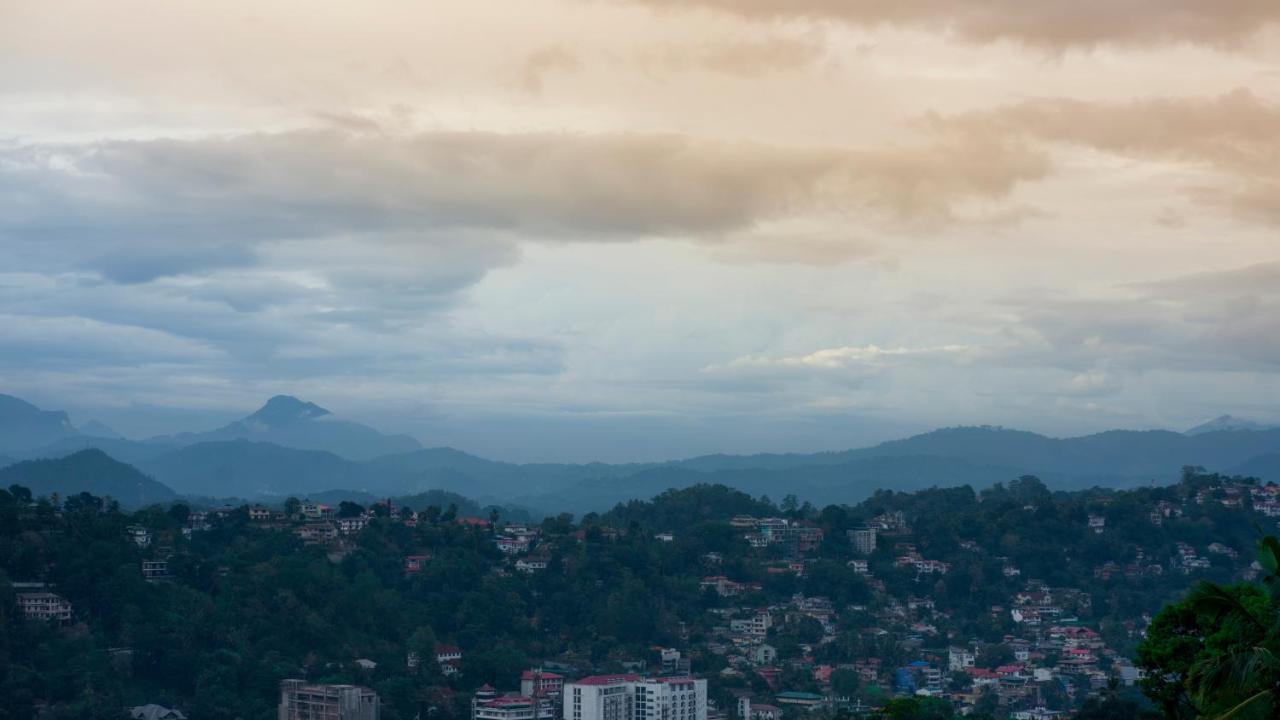 Amandara Hills Канди Екстериор снимка