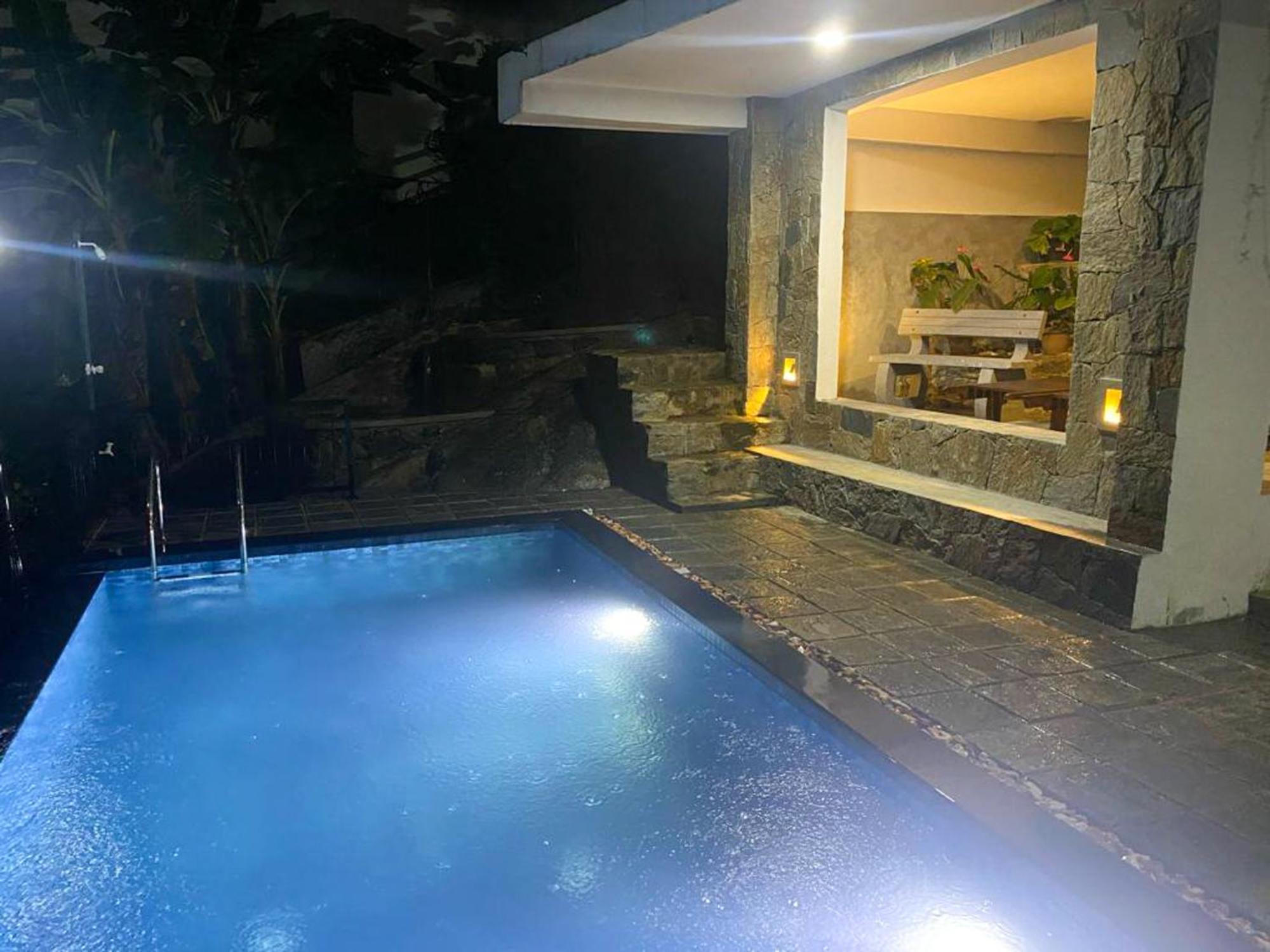 Amandara Hills Канди Екстериор снимка