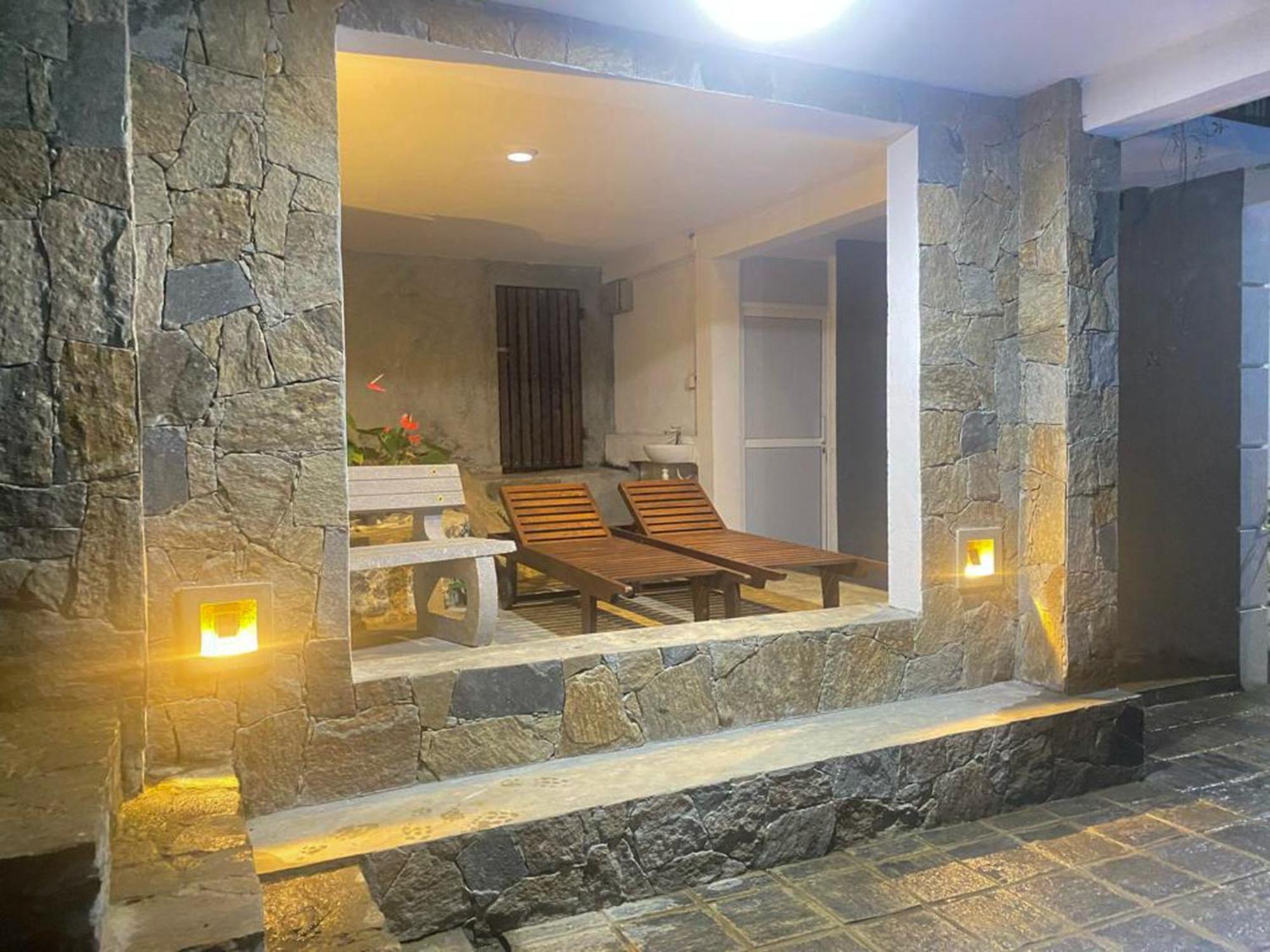 Amandara Hills Канди Екстериор снимка